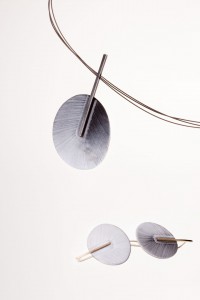 Aines joyas - Colección Pai Pai - pendientes y colgante de oro y plata.