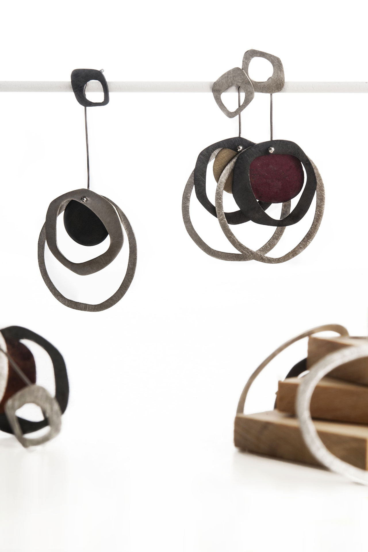 Aines handmade Jewellery - Rounded Shapes Collection - Silver, Copper and gold earrings.